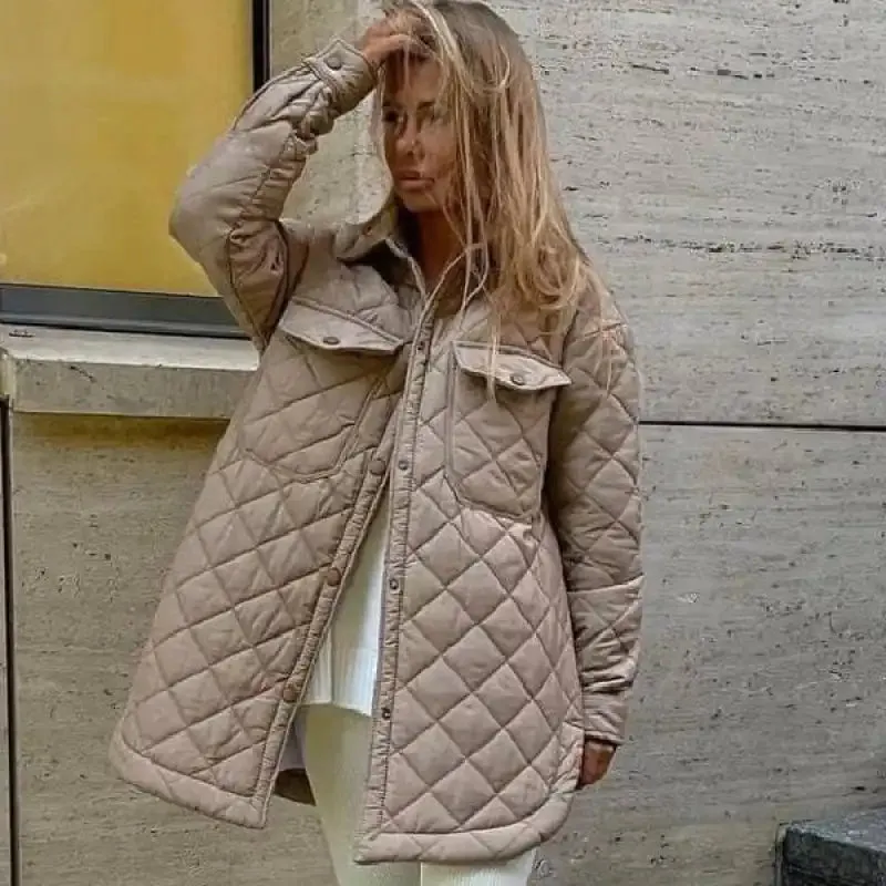 Women’s diamond-patterned cotton Jacket with long lapels with buttons.